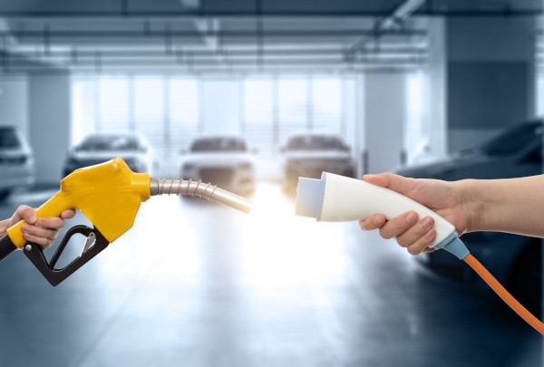 Elettrico, ibrido e motore termico