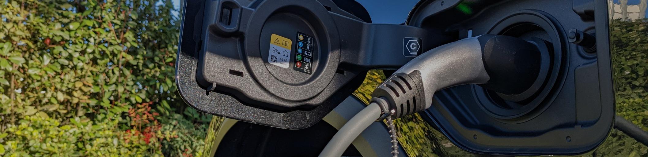 Auto ibride ed elettriche, la sfida della transizione ecologica